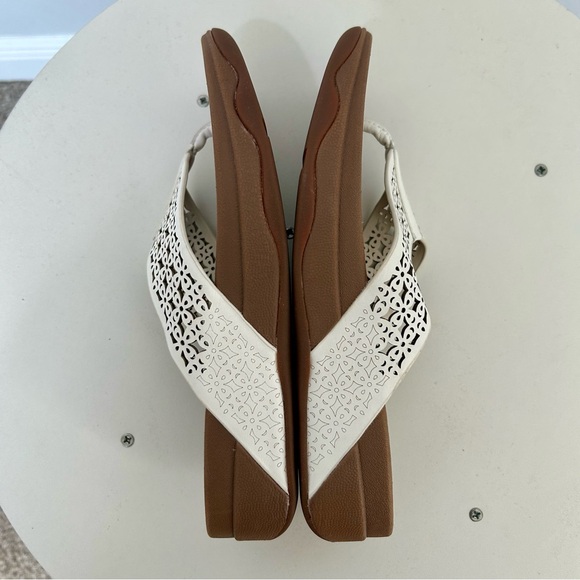 Fitflop Surfa White Floral Lattice Leather Flip Flop Sandals Size 8 NWT - Picture 5 of 7